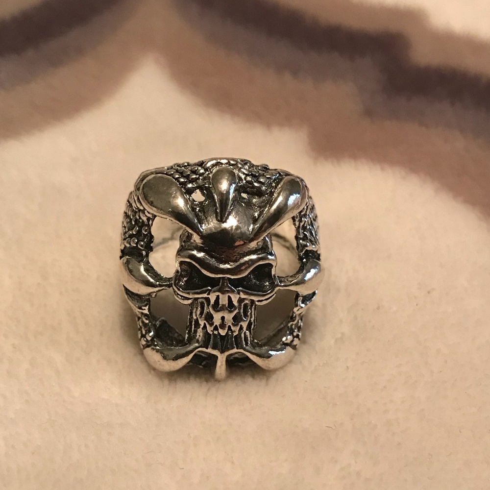👚👠👛👗🕶5/25🕶👗👛👠👚   Silver Skull Ring